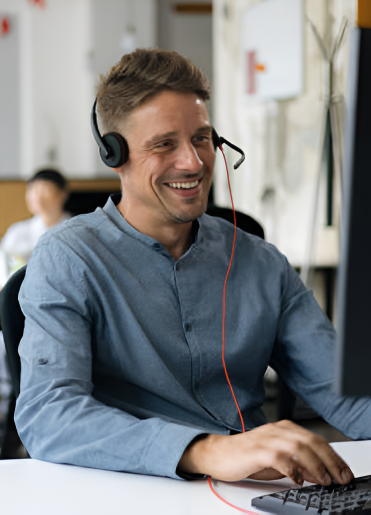 business-people-in-the-office-making-a-phone-2call-PQZTHDY (11)